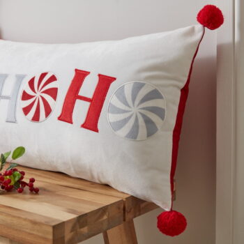 Zamatový dekoračný vankúš s vianočným motívom 60x30 cm Ho Ho Ho – Catherine Lansfield – Obrázok 3