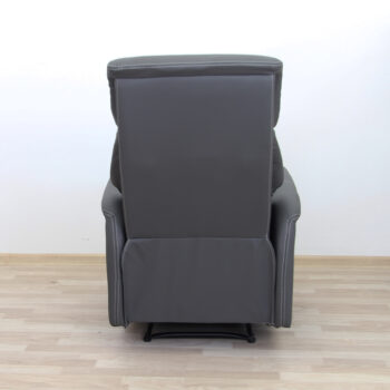 Relaxačné kreslo KOMFY je moderné polohovateľné kreslo s podnožkou, ktoré poskytuje maximálne pohodlie a relax. Kreslo je čalúnené sivou ekokožou. Výška a hĺbka sedu je 49 cm. Nosnosť kresla je 150 kg.