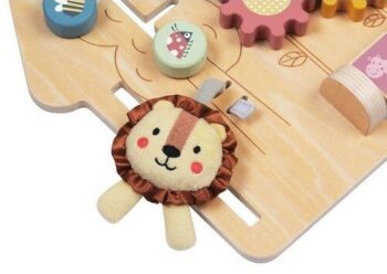2Kids Toys Activity board Levíčkov dom