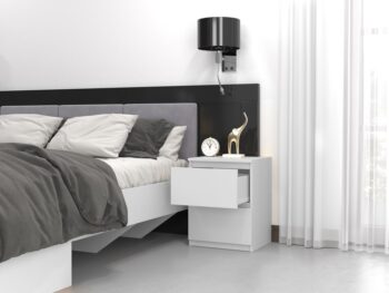 Moderný nočný stolík 2W Vám skvelo zapadne do Vašej spálne. Stolík má dve zásuvky, kde si naozaj odložíte všetko čo potrebujete. Je vyrobený z kvalitnej LTD dosky, ktorá je nenáročná na údržbu a hrany má chránené ABS páskou. Stolík má bezúchytový systém otvárania, takže Vám v priestore nebudú zavadziať žiadne úchyty a zároveň to posilní jeho moderný dizajn. Rozmery (ŠxVxH) : 40 x 52 x 40 cmFarebné prevedenie : bielaDodávame v demonte.