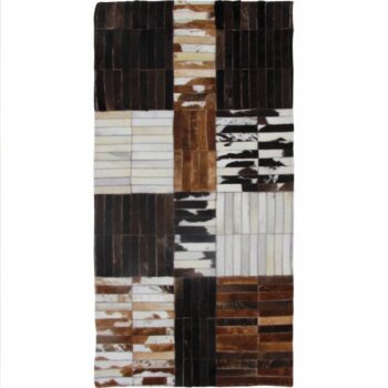 Koberec TYP 4 171x240 cm je luxusný koberec z pravej kože, ktorý sa vyrába patchworkovou technikou z hovädzej kože a podšíva plsťou. Ide o jedinečný a originálny ručne robený kožený koberec so zaujímavými geometrickými vzormi, ktoré oživia každú domácnosť. Rozmery koberca sú 171x240 cm. Výška…