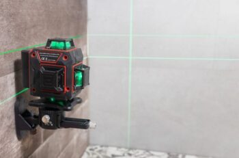 4D laserová vodováha so zeleným lúčom a 16 líniami