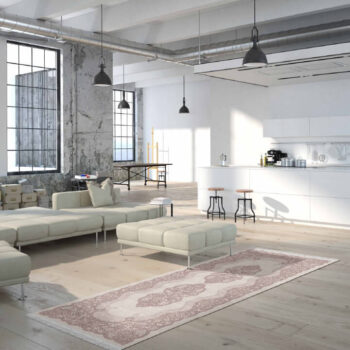 Doprajte svojej podlahe hebunkú prikrývku. Doprajte jej koberec LARIMER, vyrobený zo 100% polyesteru. Precízne prepracovaný vzor v podobe čipky prinesie do Vášho domu či bytu romantiku a čaro. Jemné tóny krémovej farby jednoducho vedia urobiť svoje a dokonalý dizajn dotvárajú šantivé strapce.…