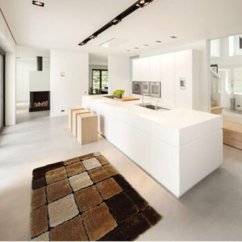 Koberec LUDVIG TYP 3 je moderným kúskom, ktorý dokonale zavŕši každý dizajn a zútulní Váš domov. Jeho povrch je taký príjemný na dotyk, že po ňom budete chcieť stále chodiť bosí. Jeho hebkosť a jemnosť je spôsobená materiálom, z ktorého je zhotovený - 100% polyester. Vďaka širokej škále odtieňov…