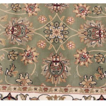 Koberec KENDRA TYP 2 Vás omámi svojou výnimočnosťou. Farby, vzory a obrazce, ktoré zdobia tento koberec Vám vyrazia dych a prenesú Vás do ríše rozprávok. Koberec až priam dýcha Perziou a Orientom. Vyrobený je zo 100% polypropylénu s rozmermi (ŠxD): 100x150 cm a hrúbkou 0,8 cm. Hmotnosť vlasu je…