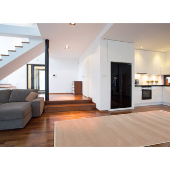 Koberec KALAMBEL 80x150 cm právom patrí do skupiy trendových kobercov. V jednoduchosti je krása, v kvalite je sila. Jeho všestranné využitie zabezpečuje cappuccinová farba, ktorá sa hodí do akéhokoľvek interiéru a na podlahu z akéhokoľvek materiálu. Vyrobený je v kombinácii polyesteru (45%)…