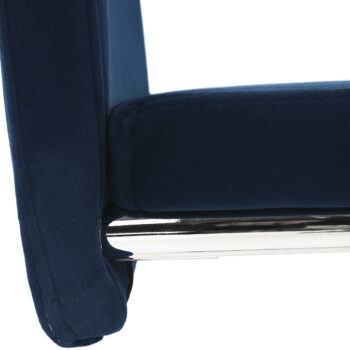 S rozmermi 43 cm na šírku, 44 cm na hĺbku…