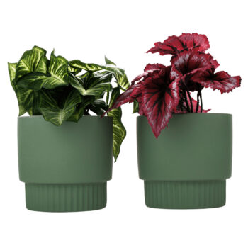 Kvetináče sú vyrobené…