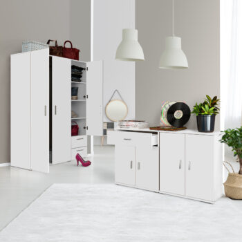 Dvojdverová komoda so zásuvkou Adeli Typ 2 v elegantnej bielej farbe je ideálnym riešením pre tých, ktorí hľadajú praktický a moderný nábytok do svojho interiéru. Táto komoda je vyrobená z kvalitného aglomerovaného materiálu, konkrétne z laminovanej DTD, čo zaručuje jej dlhú…