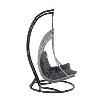 Kreslo je vyrobené…