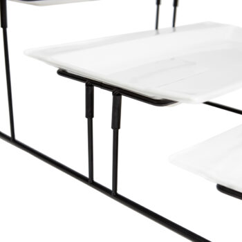 Trojposchodový etažér Amato v elegantnej kombinácii bielej a čiernej farby je ideálnym doplnkom pre každú modernú domácnosť. Tento štýlový kúsok od značky KONDELA je navrhnutý tak, aby spĺňal nielen estetické, ale aj praktické požiadavky. Vďaka svojmu modernému vzhľadu a svetlej farebnosti sa…