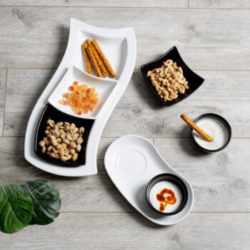 Predstavujeme vám elegantnú servírovaciu misku na podnose Amatus, ktorá je dokonalým doplnkom pre každú modernú domácnosť. Táto sada obsahuje dve misky v kombinácii čiernej a bieleho lesku, ktoré zaujmú svojím štýlovým vzhľadom a funkčnosťou. Vďaka svojmu modernému dizajnu sa hodia do…