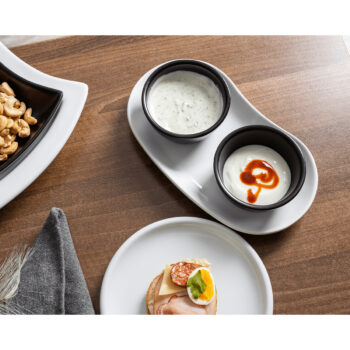 Predstavujeme vám elegantnú servírovaciu misku na podnose Amatus, ktorá je dokonalým doplnkom pre každú modernú domácnosť. Táto sada obsahuje dve misky v kombinácii čiernej a bieleho lesku, ktoré zaujmú svojím štýlovým vzhľadom a funkčnosťou. Vďaka svojmu modernému dizajnu sa hodia do…