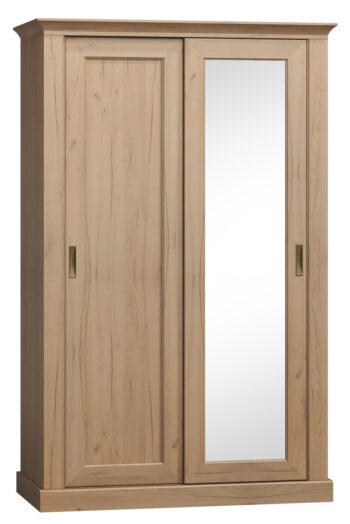 Klasický štýl sektorového nábytku ANTIK dodá neobyčajný pôvab vašej domácnosti. S týmto elegantným nábytkom si môžete štýlovo zariadiť nielen obývaciu izbu ale aj spálňu. Šatníková skriňa A-183 má rozmery v/š/h 220 x 183 x 68 cm. Súčasťou jej vnútorného vybavenia je vešiaková tyč, police i zásuvky. Farebné prevedenie: jaseň svetlý. Materiál kvalitná LTD doska. Úchyty sú kovové.  Dodávame v demonte.