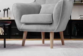 ARKTIK je jedinečné a elegantné kreslo s rozmermi 80 x 91 x 105 cm, ktoré bude originálnym prvkom každého interiéru – či už spálne alebo obývačky. Medzi charakteristické znaky modelu ARKTIK patrí čalúnený chrbát, tvarované operadlo a vysoké podrúčky. Skutočný charakter však dodávajú 22-centimetrové drevené nohy, vankúš pripevnený na nábytku, ako aj štýlové prešívanie na operadle.Kreslo je celočalúnené modrou látkou Monolith 77.Výplň sedadla aj operadla je kombinácia HR peny s T25, ktorá prináša jedinečný zážitok z pohodlia a súčasne chráni chrbticu.Rozmery kresla (ŠxVxH): 80 x 105 x 92 cm.Výška sedadla 46 cm, hĺbka 56 cm.V ponuke viaceré farebné prevedenia.Dodávame v demonte.  