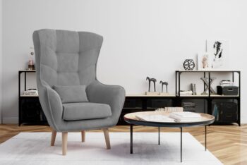 ARKTIK je jedinečné a elegantné kreslo s rozmermi 80 x 91 x 105 cm, ktoré bude originálnym prvkom každého interiéru – či už spálne alebo obývačky. Medzi charakteristické znaky modelu ARKTIK patrí čalúnený chrbát, tvarované operadlo a vysoké podrúčky. Skutočný charakter však dodávajú 22-centimetrové drevené nohy, vankúš pripevnený na nábytku, ako aj štýlové prešívanie na operadle.Kreslo je celočalúnené sivou látkou Monolith 84.Výplň sedadla aj operadla je kombinácia HR peny s T25, ktorá prináša jedinečný zážitok z pohodlia a súčasne chráni chrbticu.Rozmery kresla (ŠxVxH): 80 x 105 x 92 cm.Výška sedadla 46 cm, hĺbka 56 cm.V ponuke viaceré farebné prevedenia.Dodávame v demonte.  