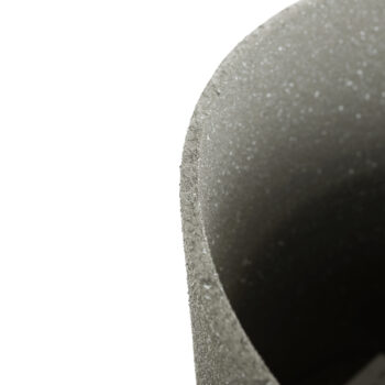 Plastový kvetináč Auson Typ 2 - betón od značky KONDELA je ideálnym riešením pre všetkých milovníkov moderného dizajnu, ktorí hľadajú praktické a esteticky príjemné riešenie pre svoje rastliny. Tento kvetináč je vyrobený z kvalitného plastu s prídavkom kameninového prášku, čo mu dodáva vzhľad…