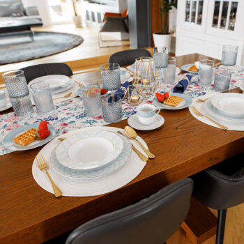 Predstavujeme vám elegantný pohár na vodu Aveiro Typ 1, ktorý je ideálnym doplnkom pre každú modernú domácnosť. Tento set obsahuje šesť pohárov s objemom 360 ml, ktoré sú vyrobené z kvalitného skla v dymovej farbe. Ich moderný vzhľad a svetlá farebná dostupnosť dodajú vášmu…