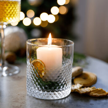 Predstavujeme vám elegantný pohár na vodu Aveiro Typ 1, ktorý je ideálnym doplnkom pre každú domácnosť. Tento set obsahuje šesť kusov pohárov s objemom 360 ml, čo zaručuje dostatočnú kapacitu pre vaše obľúbené nápoje. Poháre sú vyrobené z kvalitného skla, ktoré je priehľadné a dodáva im moderný…