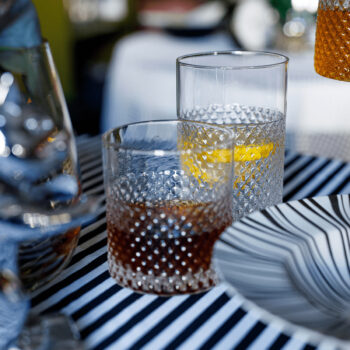 Predstavujeme vám elegantný pohár na vodu Aveiro Typ 1, ktorý je ideálnym doplnkom pre každú domácnosť. Tento set obsahuje šesť kusov pohárov s objemom 360 ml, čo zaručuje dostatočnú kapacitu pre vaše obľúbené nápoje. Poháre sú vyrobené z kvalitného skla, ktoré je priehľadné a dodáva im moderný…