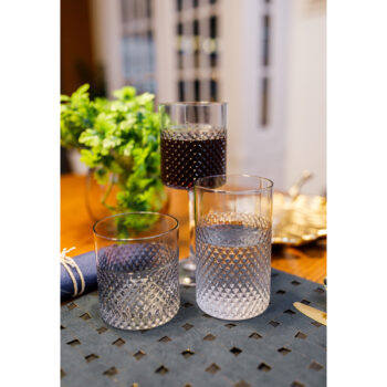 Predstavujeme vám elegantný pohár na víno Aveiro Typ 2, ktorý je ideálnym doplnkom pre každú domácnosť. Tento set obsahuje šesť pohárov, každý s objemom 410 ml, čo zaručuje dostatok miesta pre vaše obľúbené víno. Poháre sú vyrobené z kvalitného skla, ktoré je priehľadné a dodáva…