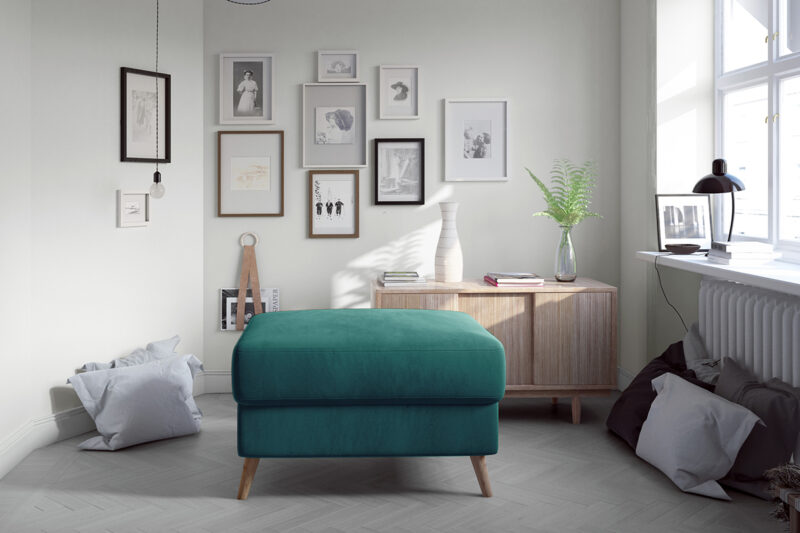 NABBI Aveza taburetka tyrkysová Praktická celočalúnená taburetka na nožičkách AVEZA bude nie len praktickým pomocníkom, ktorý ponúka pohodlné sedenie, ale bude aj vynikajúcim doplnkom a vybavením Vašej modernej či klasickej obývačky. Čalúnenie taburetky vo farbe tyrkysová (Velvet Mat 75) v kombinácii s prírodnou farbou drevených…