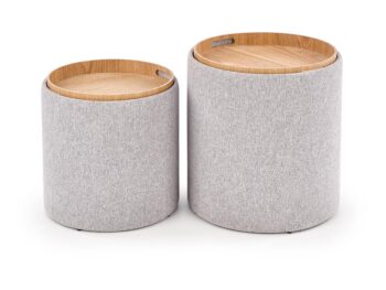 Set dvoch taburetiek (2 ks) AVIKO musíte mať doma! Tento elegantný a na prvý pohľad jednoduchý prvok ukrýva tajomstvo. Jednoduchým otočením veka z nej vytvoríte praktický odkladací stolík. Je len na Vás, ako chcete Aviko využívať. Bonusom je úložný priestor, ktorým disponujú. Sú vyrobené z látky…