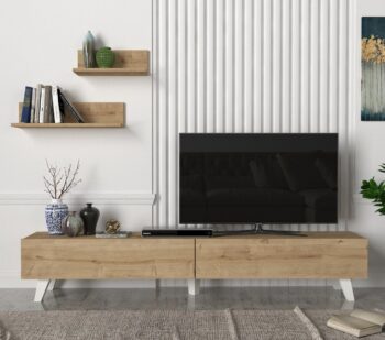 Štýlový TV stolík na nožičkách AZIA vás očarí svojim minimalistickým dizajnom a priaznivou cenou. Tento nábytok je charakteristický prírodnou kresbou dreva, ktorá je doplnená bielymi modernými nožičkami. TV skrinka poskytuje dostatok úložného priestoru vo forme skriniek s výklopom. Bonusom sú závesné police v cene, ktoré ideálne poslúžia na vystavenie dekorácií či kníh. Farebné prevedenie: sapphireRozmery TV stolíka: (š/v/h) 180 x 32,6 x 31,3 cm (ďalšie rozmery v nákrese)Dodávame v demonte.