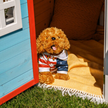 Predstavujeme vám roztomilého plyšového psíka Azor, ktorý sa stane verným spoločníkom pre deti aj dospelých. Tento plyšový kamarát s výškou 50 cm je ideálny na objímanie a hranie. Jeho hnedá farba v kombinácii s červenými detailmi dodáva moderný vzhľad, ktorý zaujme každého milovníka plyšových…