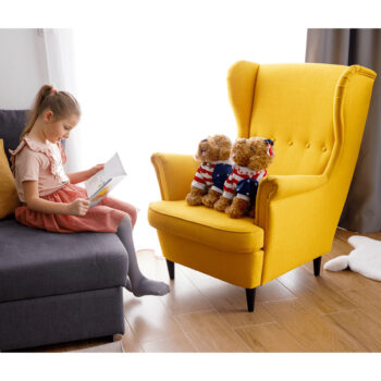 Plyšový psík Azora je ideálnym spoločníkom pre deti aj dospelých, ktorí milujú mäkké a príjemné hračky. S výškou 50 cm a šírkou 27 cm je dostatočne veľký na objímanie, no zároveň kompaktný na to, aby sa zmestil do každej detskej izby či obývačky. Jeho moderný vzhľad v kombinácii hnedej farby…