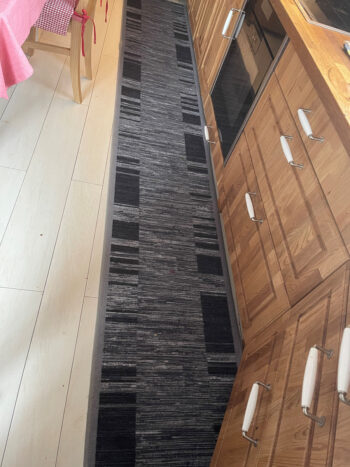 Associated Weavers, Protišmykový behúň na mieru Adagio 19 sivý, šíre 110 cm, šedá, chodba / predsieň