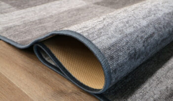 Associated Weavers, Protišmykový behúň na mieru Icona 97, šíre 67 cm, šedá, chodba / predsieň