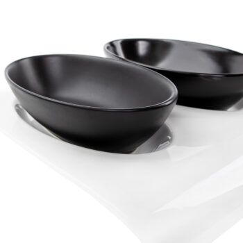 Predstavujeme vám elegantnú servírovaciu misku na podnose Baita, ktorá je dokonalým doplnkom pre každú modernú domácnosť. Táto sada obsahuje dve misky vyrobené z kvalitnej dolomitovej keramiky, ktorá zaručuje ich dlhú životnosť a odolnosť. Vďaka svojmu čierno-bielemu lesklému prevedeniu sa stane…