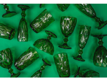 Predstavujeme vám elegantný pohár na zmrzlinu Barolo Typ 5, ktorý je ideálnym doplnkom pre každú domácnosť. Tento set obsahuje šesť kusov pohárov s objemom 300 ml, ktoré sú vyrobené z kvalitného skla a ponúkajú moderný vzhľad v sviežej zelenej farbe. Poháre sú navrhnuté tak, aby priniesli do…