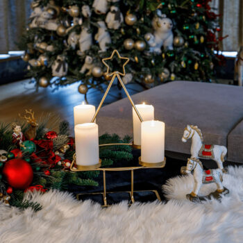 Predstavujeme vám elegantný Kovový adventný veniec Basil v zlatej farbe, ktorý je ideálnym doplnkom pre váš interiér počas sviatočného obdobia. Tento moderný veniec je vyrobený z kvalitného kovu, čo mu dodáva nielen štýlový vzhľad, ale aj dlhú životnosť. S výškou 47,5 cm…