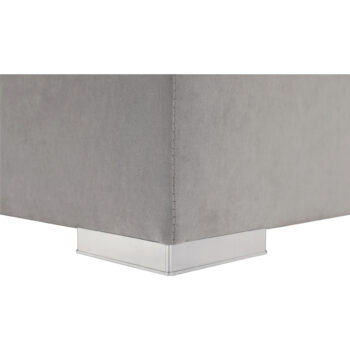 Čalúnená jednolôžková posteľ s matracom Bily 90 P v svetlosivej farbe je ideálnym riešením pre tých, ktorí hľadajú moderný a funkčný nábytok do spálne. Táto posteľ od značky KONDELA ponúka nielen štýlový vzhľad, ale aj praktické využitie vďaka úložnému priestoru, ktorý je súčasťou konštrukcie.