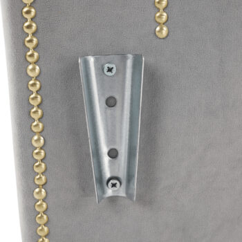 Čalúnená jednolôžková posteľ s matracom Bily 90 P v svetlosivej farbe je ideálnym riešením pre tých, ktorí hľadajú moderný a funkčný nábytok do spálne. Táto posteľ od značky KONDELA ponúka nielen štýlový vzhľad, ale aj praktické využitie vďaka úložnému priestoru, ktorý je súčasťou konštrukcie.