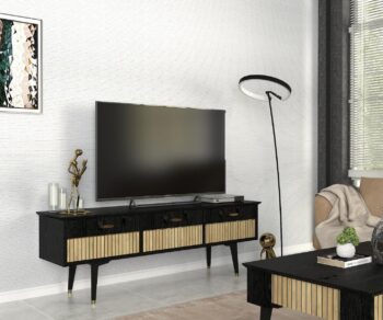 TV stolík BOLEROObohaťte svoju obývačku elegantným a praktickým TV stolíkom BOLERO. Tento štýlový nábytok je ideálnou voľbou pre všetkých, ktorí hľadajú kombináciu funkčnosti a moderného designu.Špecifikácia produktu:Názov produktu: BOLEROTyp tovaru: TV stolíkVhodné do miestnosti: obývacia izbaMateriál: LTDRozmer: 150 x 49,7 x 35 cmFarba: čierna + svetlo hnedáVybavenie: skrinkaPočet dvierok: 3Hrúbka materiálu: 18 mmDodatočné informácie: Dodávame v demonteTV stolík BOLERO ponúka dostatok úložného priestoru vďaka trom dvierkam, za ktorými sa skrýva praktická skrinka. Jeho robustná konštrukcia z materiálu LTD s hrúbkou 18 mm zaisťuje dlhú životnosť a stabilitu. Kombinácia čiernej a svetlo hnedej farby dodá vašej obývačke moderný a elegantný vzhľad.Využite náš jednoduchý systém montáže, pretože stolík dodávame v demontovanom stave. Získajte svoj nový televízny stolík BOLERO a vylepšite vzhľad aj funkčnosť vašej obývačky ešte dnes!