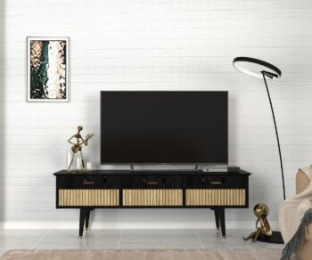 TV stolík BOLEROObohaťte svoju obývačku elegantným a praktickým TV stolíkom BOLERO. Tento štýlový nábytok je ideálnou voľbou pre všetkých, ktorí hľadajú kombináciu funkčnosti a moderného designu.Špecifikácia produktu:Názov produktu: BOLEROTyp tovaru: TV stolíkVhodné do miestnosti: obývacia izbaMateriál: LTDRozmer: 150 x 49,7 x 35 cmFarba: čierna + svetlo hnedáVybavenie: skrinkaPočet dvierok: 3Hrúbka materiálu: 18 mmDodatočné informácie: Dodávame v demonteTV stolík BOLERO ponúka dostatok úložného priestoru vďaka trom dvierkam, za ktorými sa skrýva praktická skrinka. Jeho robustná konštrukcia z materiálu LTD s hrúbkou 18 mm zaisťuje dlhú životnosť a stabilitu. Kombinácia čiernej a svetlo hnedej farby dodá vašej obývačke moderný a elegantný vzhľad.Využite náš jednoduchý systém montáže, pretože stolík dodávame v demontovanom stave. Získajte svoj nový televízny stolík BOLERO a vylepšite vzhľad aj funkčnosť vašej obývačky ešte dnes!