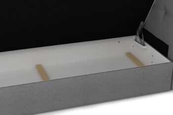 Štýlová a elegantná posteľ BONEMI je v modernom prevedení. Patrí medzi postele typu BOXSPRING. Výrazným dizajnovým prvkom je jej čelo, ktoré tiež ochráni vašu stenu pred oderom.Posteľ je čalúnená. Použitá je látka COSMIC 160.  Súčasťou postele je kvalitný bonellový matrac. Pre väčší komfort si môžete dokúpiť praktický vrchný krycí matrac TOPPER (viď. doporučené produkty).Disponuje veľkým úložným priestorom, ktorý je vhodný na uloženie perín, obliečok a podobne.Rozmery (š,v,h): 183 x 101 x 217 cm.  Výška čela postele: 101 cm. Výška spacej plochy: 42 cm. Matrac o výške 18 cm. Spacia plocha: 180 x 200 cm.V našej ponuke nájdete aj ďalšie prevedenia a rozmery manželských postelí BONEMI 1.Dodávame v demontovanom stave.