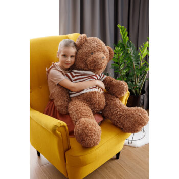 Plyšový medveď Bowen s výškou 113 cm v svetlohnedej farbe je ideálnym spoločníkom pre deti aj dospelých. Tento roztomilý medvedík od značky KONDELA prinesie do vášho interiéru kúsok radosti a pohodlia. Je vyrobený z kvalitného polyesteru, ktorý je príjemný na dotyk a zároveň odolný voči…