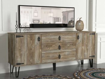 Komoda BRAVAPredstavujeme vám komodu BRAVA, ideálnu voľbu pre vašu obývaciu izbu alebo spálňu. Táto široká a elegantná komoda je navrhnutá tak, aby vám poskytla dostatok úložného priestoru a zároveň dodala vášmu interiéru moderný a štýlový vzhľad.Typ tovaru: KomodaVhodné do miestnosti: Obývacia izba a spálňaMateriál: LTD, kov a skloRozmer: 180 x 78 x 45 cmFarba: Svetlo hnedá + čiernaVybavenie: Dvierka a 3 zásuvkyVzhľad: ŠirokáPočet dvierok: 4Zostava obsahuje: Komoda (š180 x h45 x v78 cm), nástenné zrkadlo (š132 x h12 x v45 cm)Hrúbka materiálu: 18 mmDodatočné informácie: Dodávame v demonteKomoda BRAVA je vyrobená z kvalitného LTD materiálu, kovu a skla s hrúbkou 18 mm, čo zaisťuje jej pevnosť a dlhú životnosť. Elegantná kombinácia svetlo hnedej a čiernej farby dodáva komode moderný a sofistikovaný vzhľad, ktorý sa hodí do akéhokoľvek interiéru. Komoda je vybavená štyrmi dvierkami a tromi zásuvkami, ktoré poskytujú dostatok úložného priestoru pre vaše potreby.Zostava obsahuje nielen praktickú komodu, ale aj nástenné zrkadlo, ktoré dodá vášmu priestoru svetlo a opticky ho zväčší. Dodávame v demonte, čo znamená, že komodu a zrkadlo ľahko zložíte podľa priloženého návodu. Komoda BRAVA je perfektnou voľbou pre každého, kto hľadá štýlový a funkčný nábytok do svojej obývačky alebo spálne.