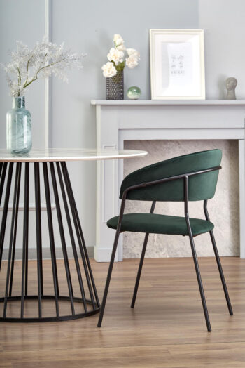 Elegantný štýl okrúhleho jedálenského stola BRODWAY dokonale zapasuje do moderne zariadenej jedálne či kuchyne. Dizajnová podnož vyrobená z ocele s práškovým nástrekom ho robí ešte luxusnejším. Vrchná doska stola je vyrobená z dyhovanej MDF a je v nádhernom prevedení biely mramor. Tento unikátny…