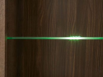 BLACK RED WHITE Balin REG1D1W vitrína s osvetlením dub monastery / dub čierny – Obrázok 6