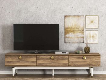 Predstavujeme BUSED, TV stolík, ktorý prináša do vašej obývačky eleganciu a funkčnosť. Tento štýlový nábytok v orechovej farbe je navrhnutý tak, aby poskytoval praktické a estetické riešenie pre vaše multimediálne zariadenia a ďalšie potreby.Detailné špecifikácieTyp tovaru: TV stolíkMateriál: Kvalitná LTD s hrúbkou materiálu 18 mm, zaisťujúca odolnosť a dlhú životnosť.Rozmery: 180 x 43.1 x 29.5 cm, ideálny pre moderné obývacie priestory.Farba: Elegantný orech, ktorý pridáva teplý a prírodný nádych vášmu interiéru.Vybavenie: Skrinky, ktoré poskytujú dostatok úložného priestoru pre elektroniku, knihy alebo dekorácie.Počet dverí, dvierok: Tri dverové, čo zaisťuje efektívne a estetické skryté úložné riešenie.Dodatočné informácie: Produkt je dodávaný v demontovanom stave, čo uľahčuje transport a montáž.TV stolík BUSED je ideálnou voľbou pre tých, ktorí hľadajú moderný a funkčný nábytok s elegantným vzhľadom. Jeho orechová farba a minimalistický dizajn prinášajú do vášho domova teplo a moderný štýl.