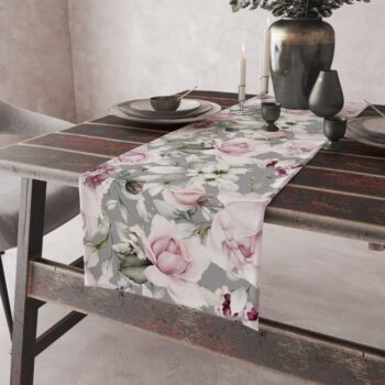 Behúň na stôl s potlačou pivónie na sivej Šírka: 40 cm | Dĺžka: 220 cm