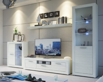 Akciová cena platí na tovar skladom!Moderná obývacia stena MATIX má elegantné biele prevedenie s dekoračným vrúbkovaním na predných dieloch.Materiál kvalitné lamino. Sklo na vitríne je číre. Plastové nožičky a úchyty. Dvierka sú čisto biele. Stena sa predáva ako komplet, celkový rozmer š/h/v 300 x 42 x 192 cm. Samostatné diely majú rozmer:- komoda s vitrínou 1D1S 80 x 30 x 97 cm (LED osvetlenie nie je v cene),- podstavec pod TV 160 x 42 x 42 cm,- polica 160 x 21 x 20 cm, - vitrína 60 x 35 x 192 cm.LED osvetlenie nie je v cene, je ho možné dokúpiť, odporúčame 2x dvojbodové LED osvetlenie.V ponuke aj verzia PLUS. Dodávame v demonte.