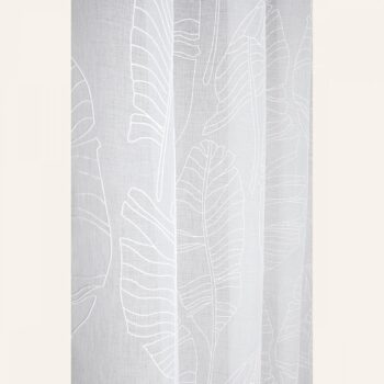 Biela záclona Flory s listovým vzorom a riasiacou páskou 140 x 260 cm
