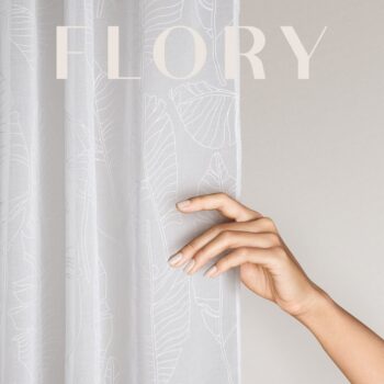 Biela záclona Flory s listovým vzorom a riasiacou páskou 140 x 260 cm