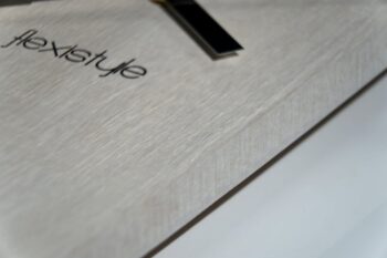 Bielo - čierne okrúhle nástenné hodiny